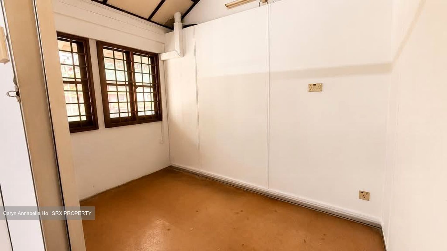 Jurong West Street 92 (D22), Shop House #589671651